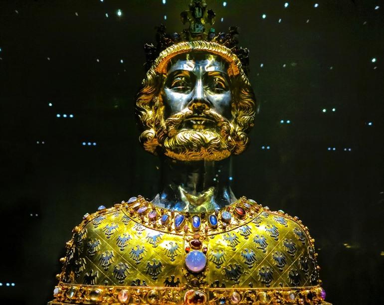 Aken, Karel de Grote, buste