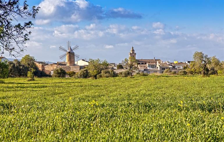 Algaida, een charmant stadje met gebouwen van Mallorcaanse zandsteen, Mallorca