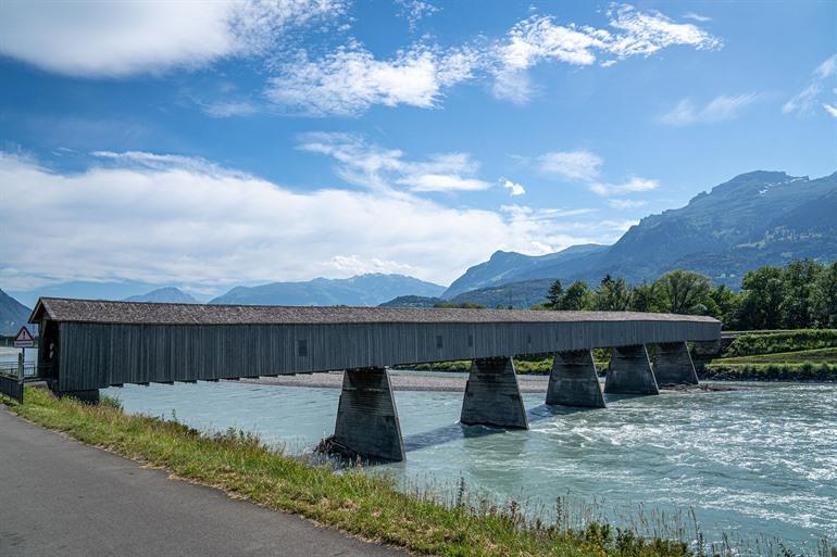 Alte Rheinbrücke in Liechtenstein