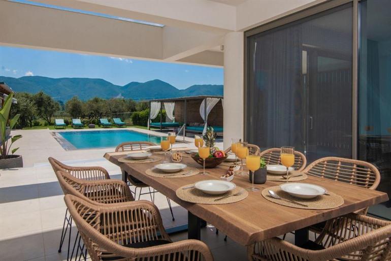 Antiona Villa boeken