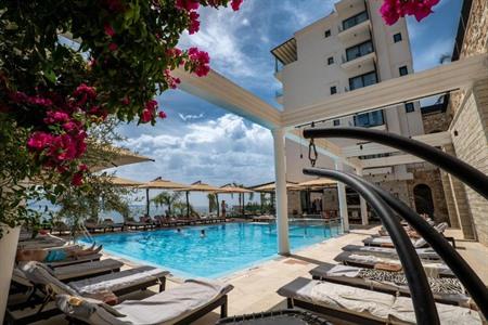 Art Hotel boeken aan de stadsrand van Sarandë