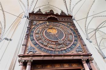 Astronomische klok in de St.-Marien-Kirche Rostock, Duitsland