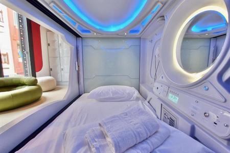 Atypicap Capsule Hostel boeken