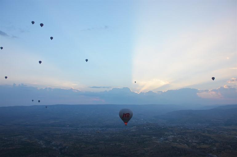 Ballonvaart in Cappadocië met de opkomende zon