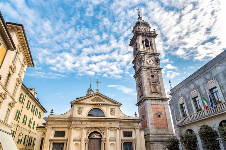 Basilica di San Vittore Martire en de klokkentoren van Varese
