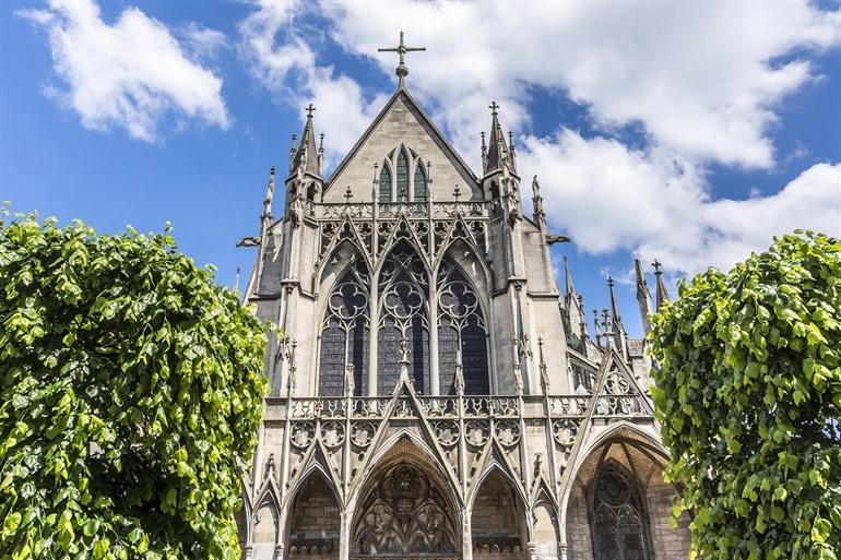 Basiliek Saint Urbain
