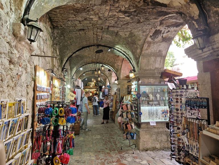 Bazar van Kotor