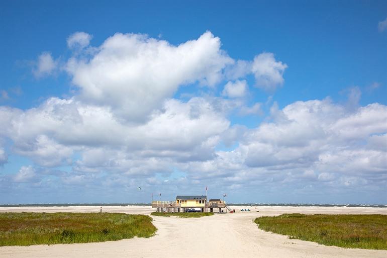 Beachbar op het strand van Schiermonnikoog