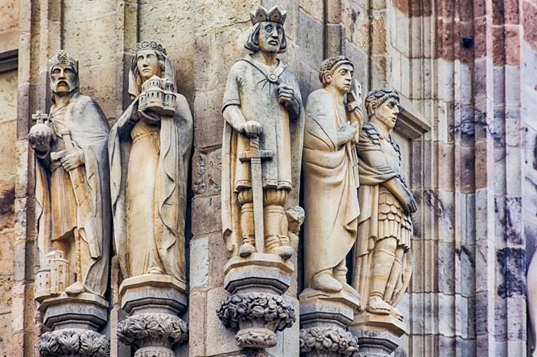 Beelden op het Rathaus in Keulen, Duitsland