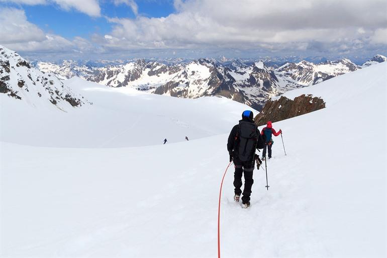Bergbeklimmen en skiën op gletsjer Taschachferner vanaf Wildspitze, Oostenrijk