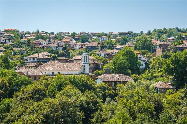 Bergdorpje Dolen in het Rhodopegebergte, Bulgarije