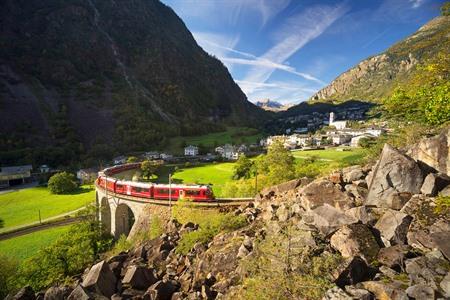 Bernina Express bij het Brusio viaduct