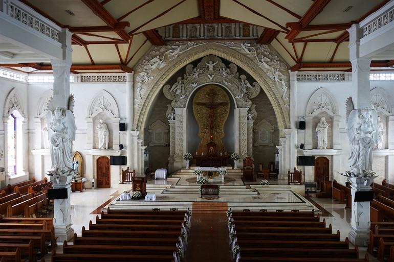 Bezoek de kathedraal van Denpasar