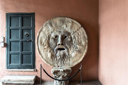De Mond der Waarheid in Rome bezoeken? La Bocca della Verità