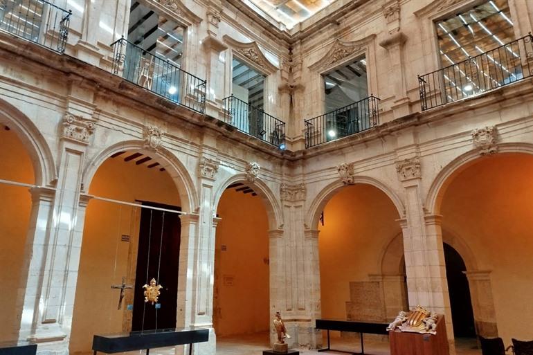 Binnen in het kunstmuseum van Orihuela