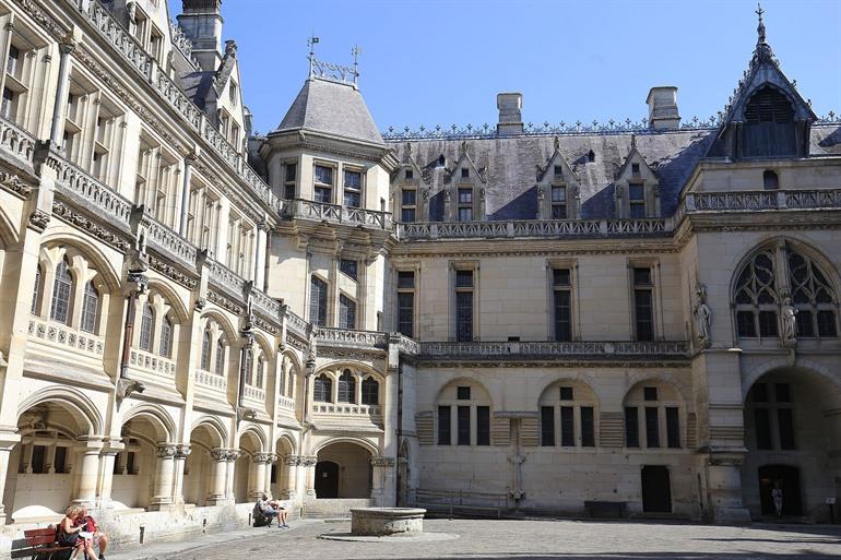 Binnenplaats van het Kasteel van Pierrefonds, Picardië