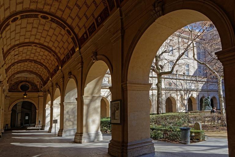 Binnentuin van het Musée des Beaux Arts in Lyon, Frankrijk