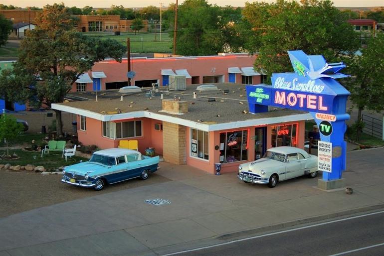 Blue Swallow Motel komt in Tucumcari