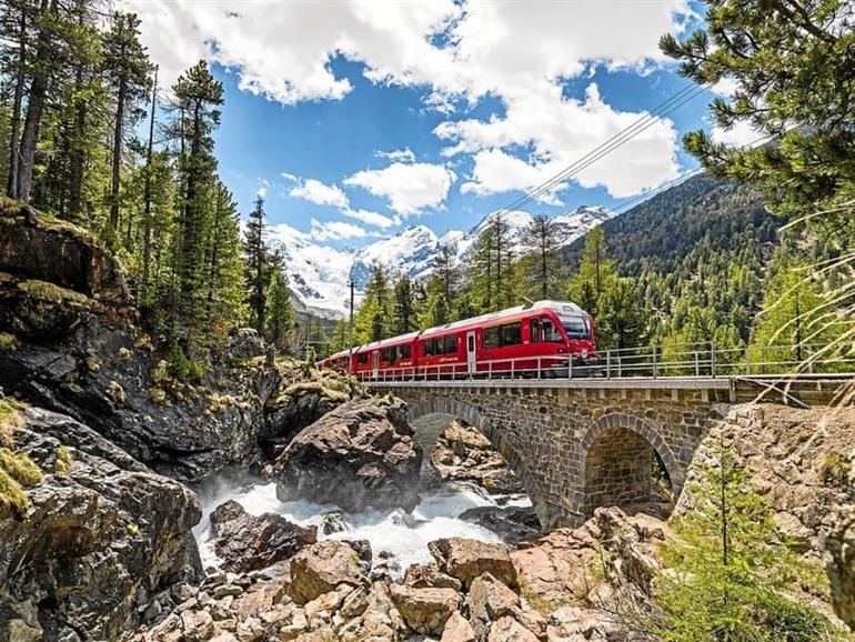 Boek een onvergetelijke treinreis met de Bernina Express vanuit Milaan