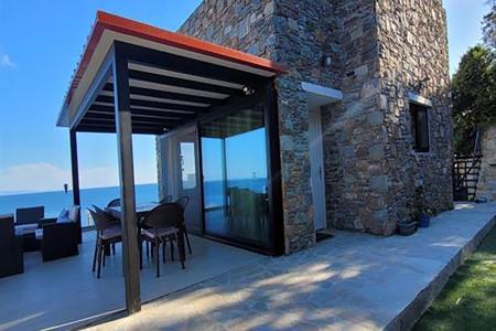 Boek een villa op Lesbos vlakbij het strand