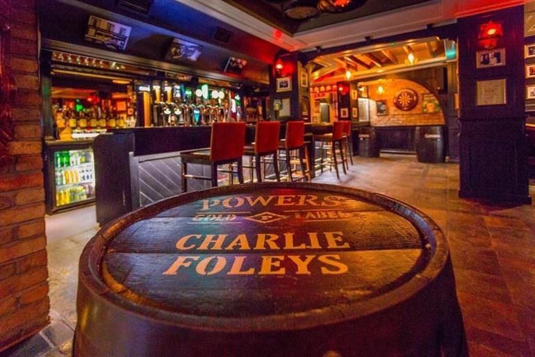Boek je verblijf bij familiehotel Charlie Foleys met Ierse pub!