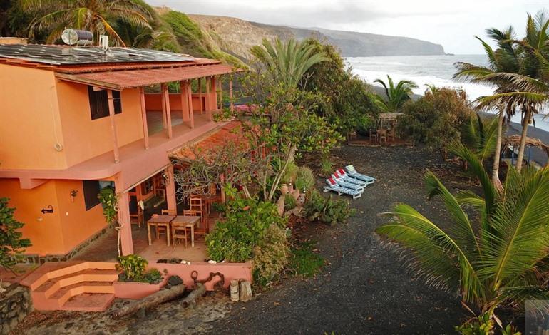 Boek je verblijf bij Tortuga B&B aan het zwarte zandstrand van Fogo