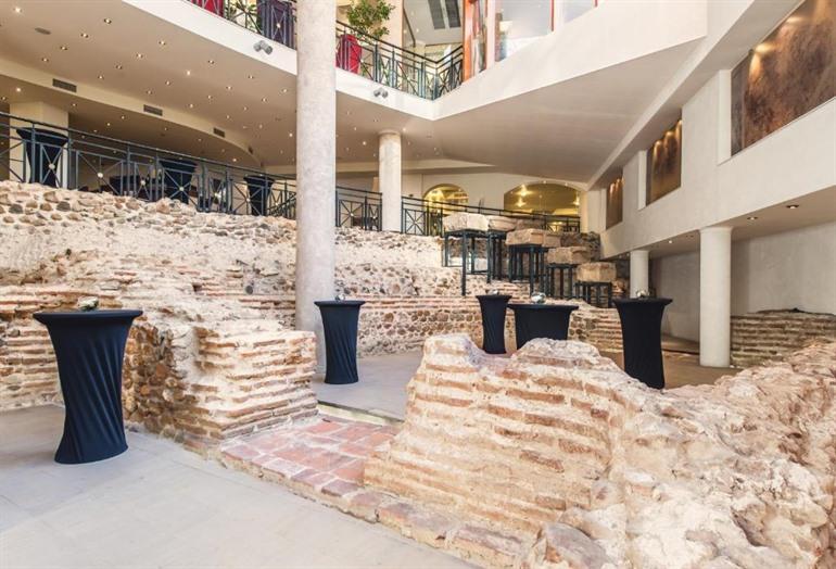 Boek je verblijf in het Arena di Serdica Hotel waar ooit het Romeinse amfitheater stond