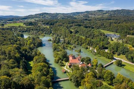 Boek je verblijf in het enige waterkasteel van Slovenië