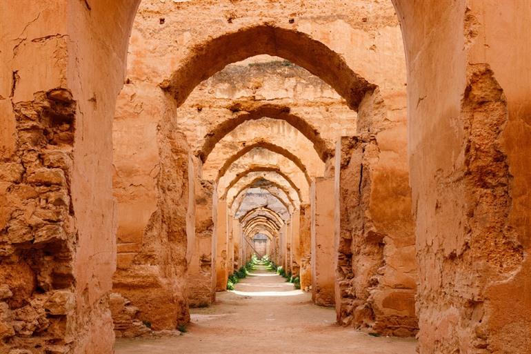 Bogen en muren van Heri es-Souani