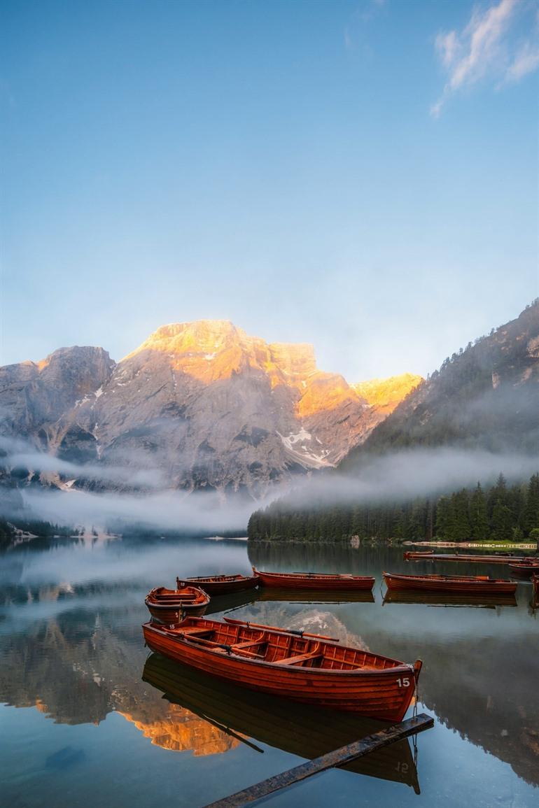 Bootje varen op Lago di Braies