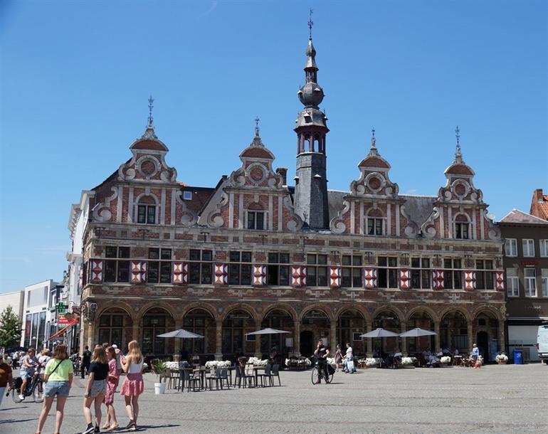 Borse van Amsterdam op de markt van Aalst