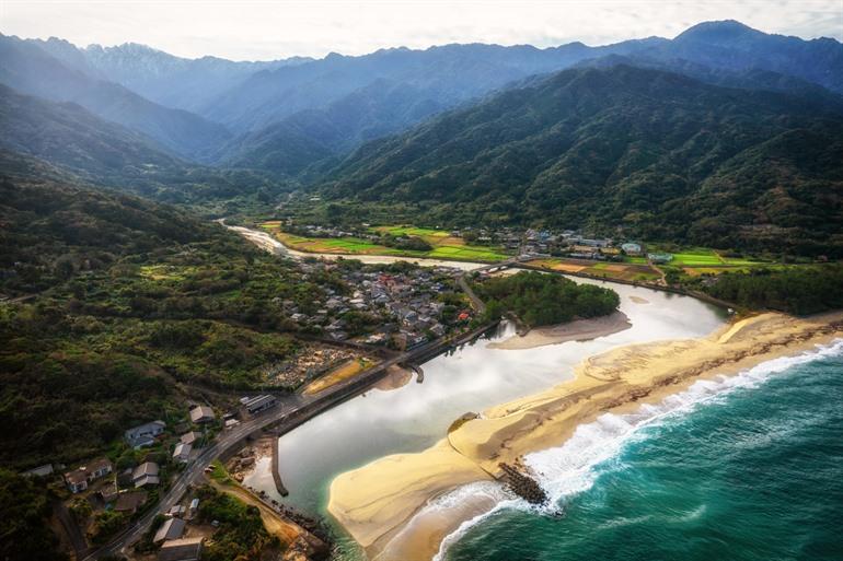 Bos en bergen op het eiland Yakushima
