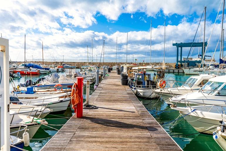 Boten in de haven van San Vincenzo