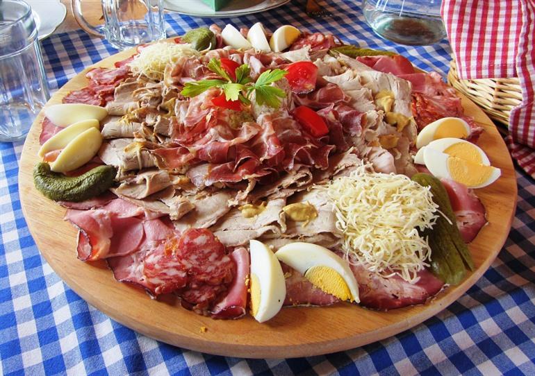 Brettljause in Oostenrijk