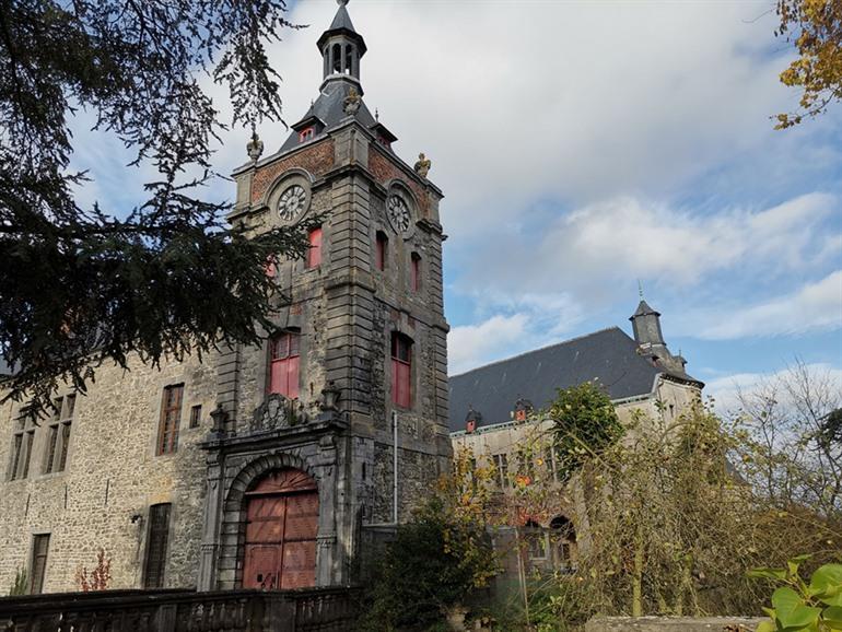 Burcht van Ecaussinnes-Lalaing bezoeken