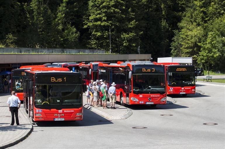 Bussen naar het Adelaarsnest, Berchtesgaden, Beieren
