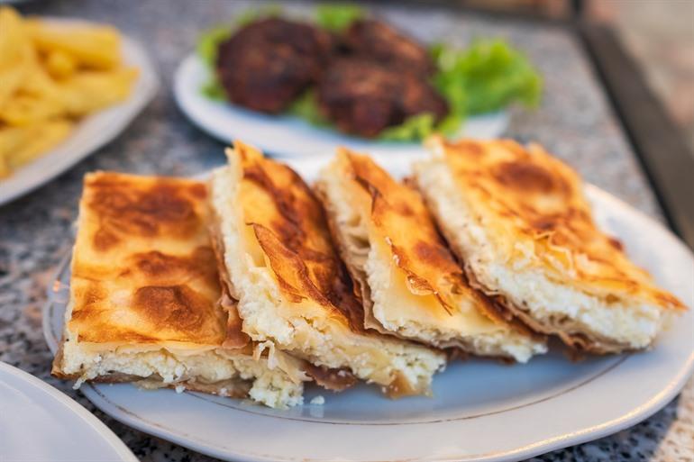 Byrek (burek of borek) uit Albanië