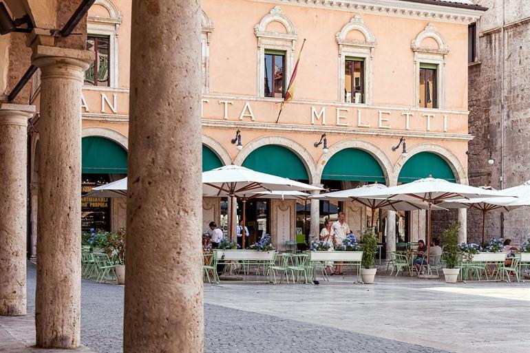 Caffè Meletti, historisch café in Ascoli Piceno