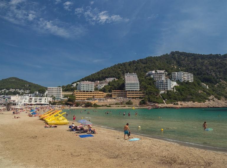 Cala Llonga strand Ibiza