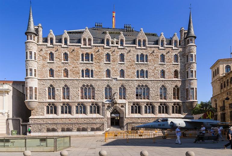Casa de los Botines in León bezoeken