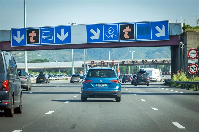 Cash of met de tolbadge betalen aan de Franse péage