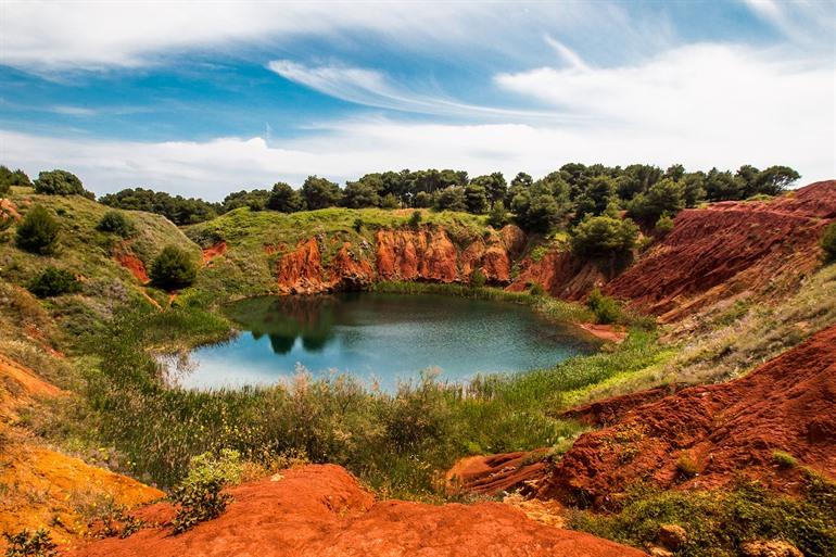 Cava di Bauxite bezoeken
