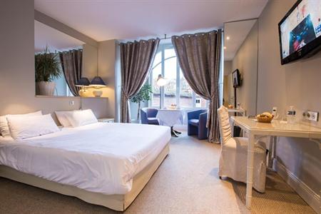 Chenal Hotel