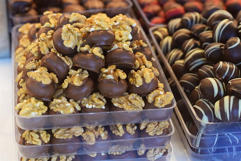 Chocoladepralines in de winkel