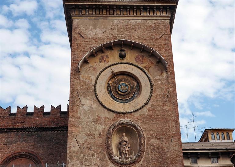 Close-up Torre dell'Orologio, Mantua
