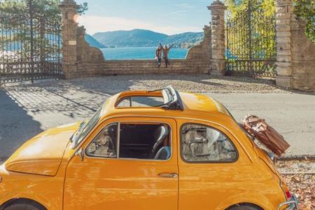 Cruise langs het Comomeer met een vintage Fiat 500