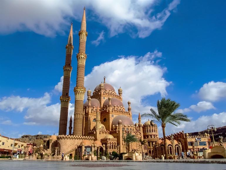 De Al-Sahaba Moskee bij daglicht, Sharm-el-Sheikh