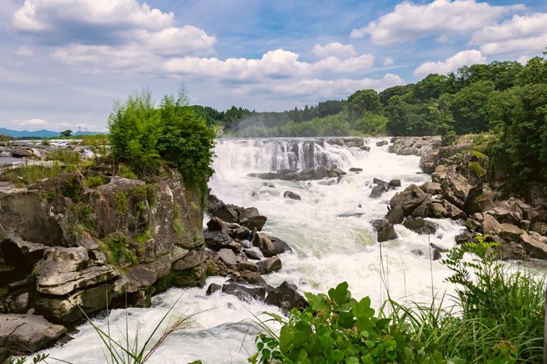 De brede Sogi Falls