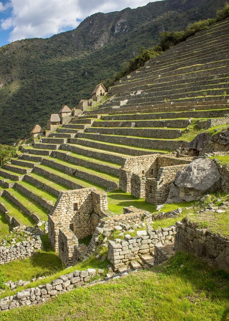 De brede trappen of terrassen van Machu Picchu