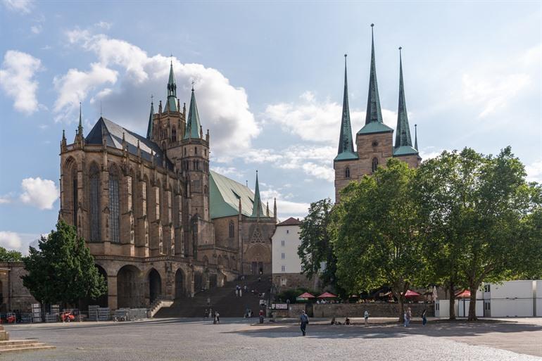 De dom en de kerk naast elkaar